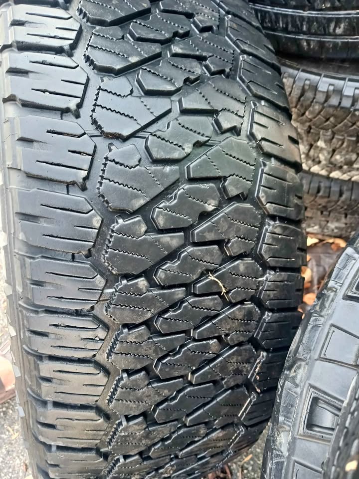 LT 285 60 r20 ONE FIRESTONE DESTINATION XT TIRE