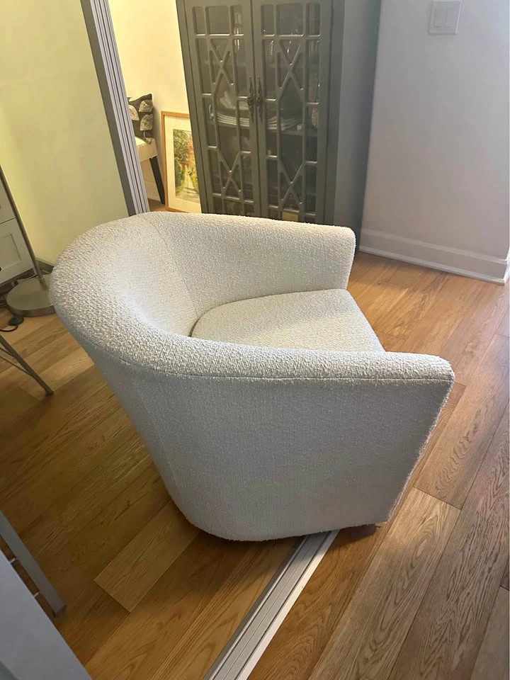 Boucle swivel accent chair (off white)