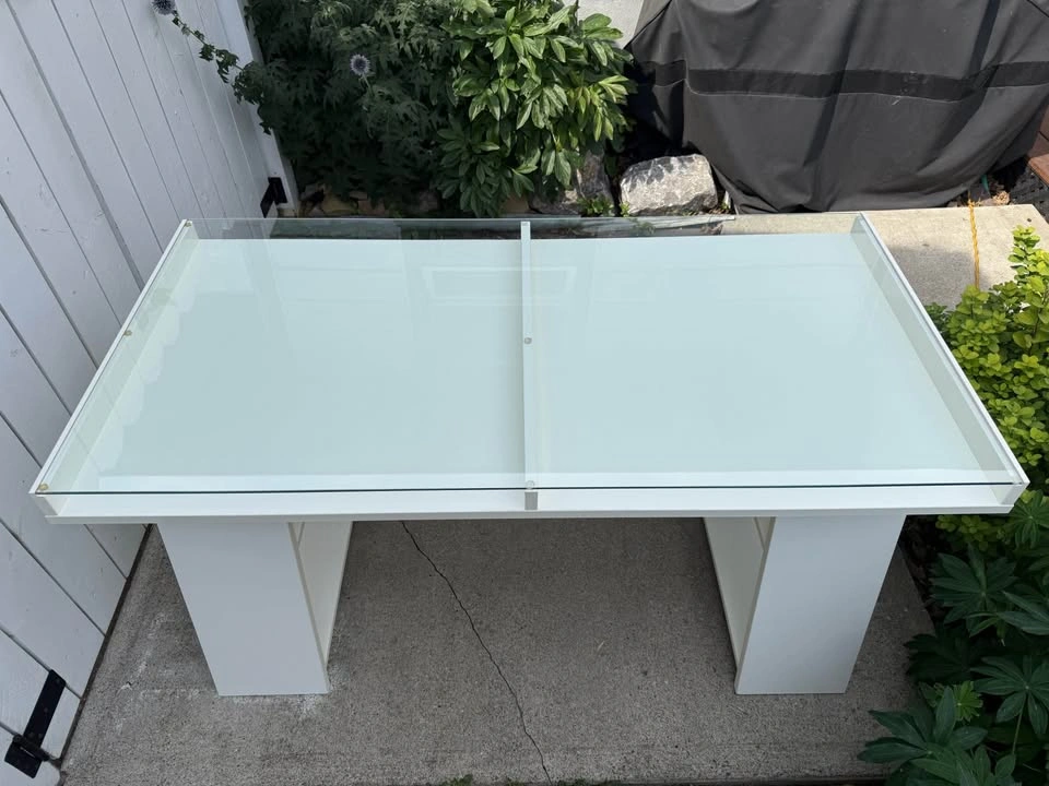 White desk - photo 2