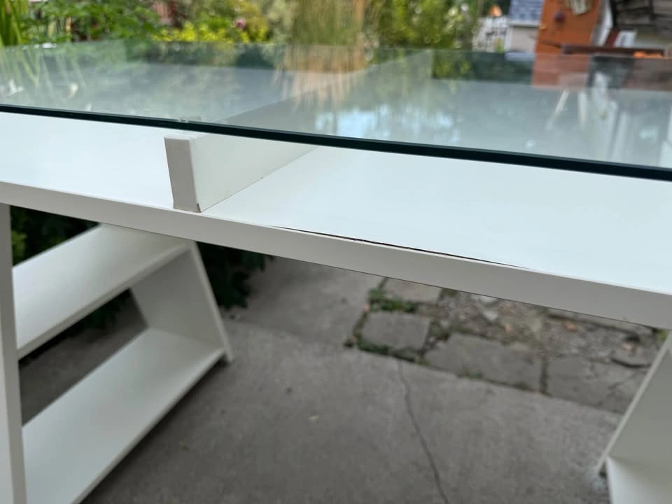 White desk - photo 4