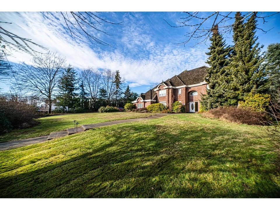 4 Beds 4 Baths - House
