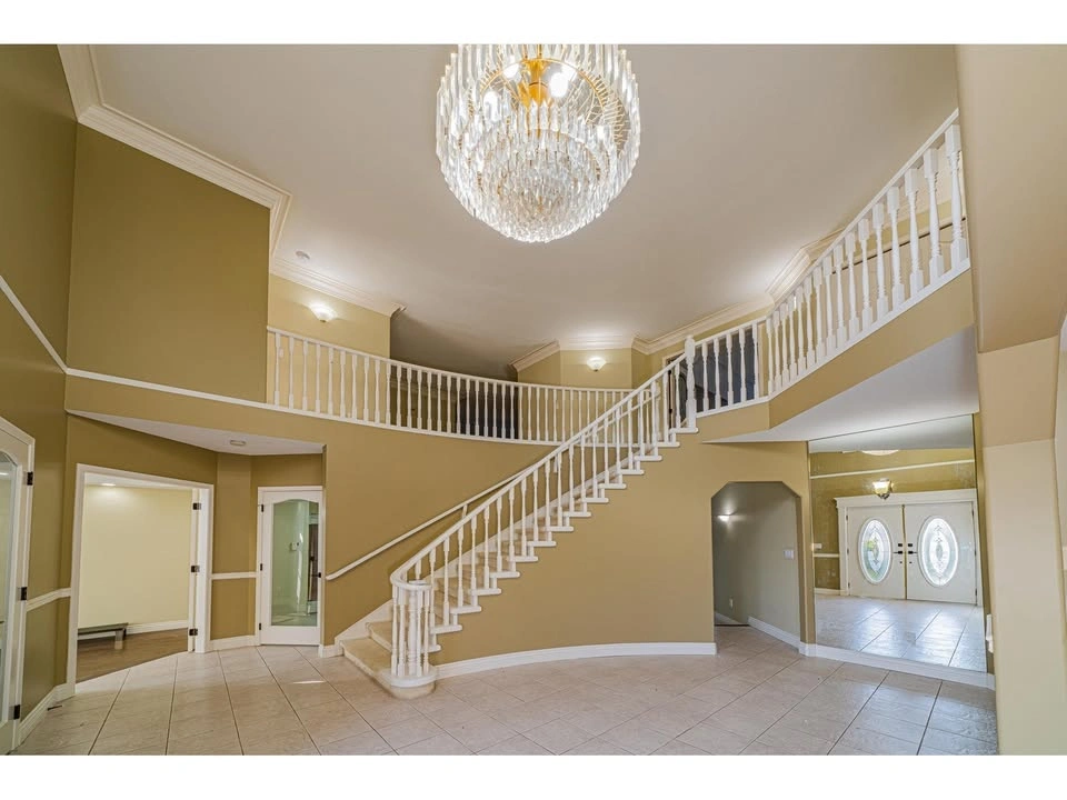 4 Beds 4 Baths - House - photo 3