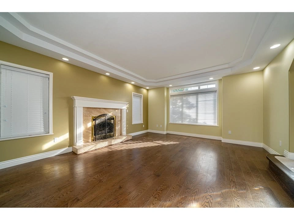 4 Beds 4 Baths - House - photo 5