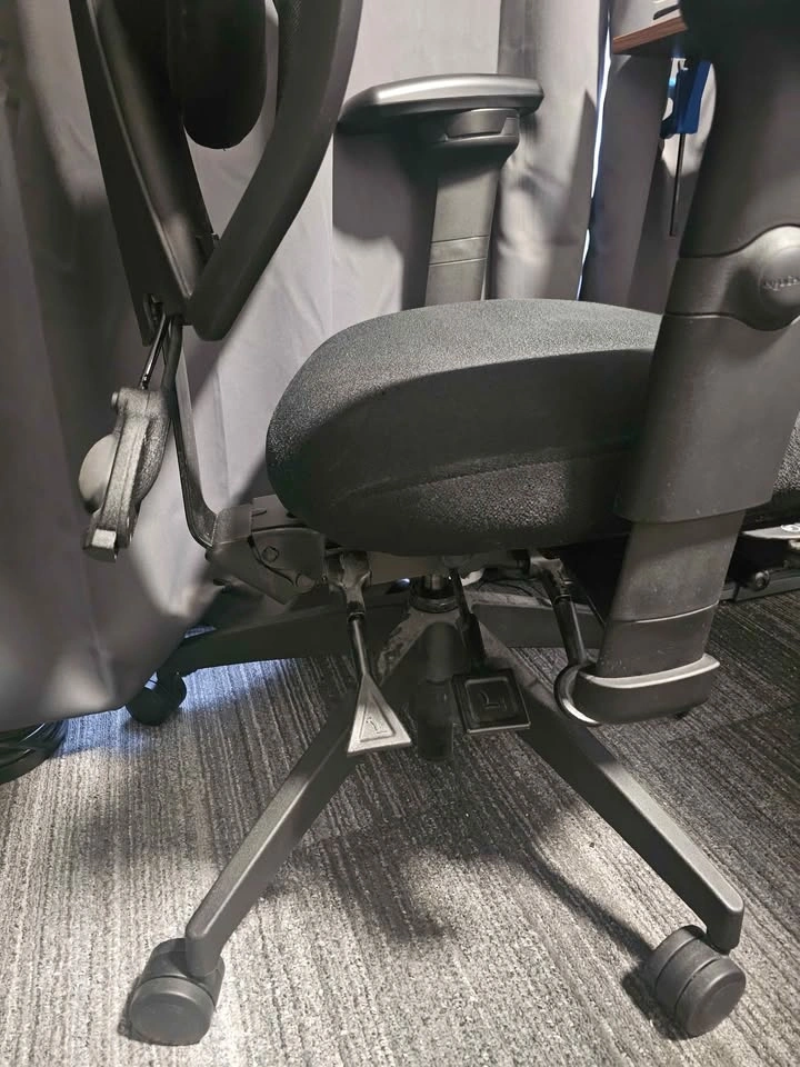 ergoCentric Ergonomic Mesh Office Chair with Headrest - photo 3