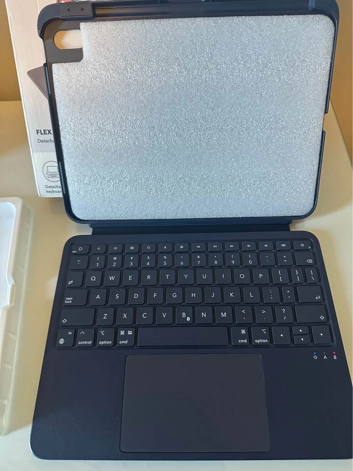 ESR for iPad (A16) 11th/10th Gen Case with Keyboard, Ultra-Light - photo 4
