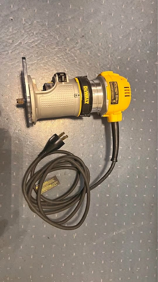FOR SALE DEWALT ROUTER