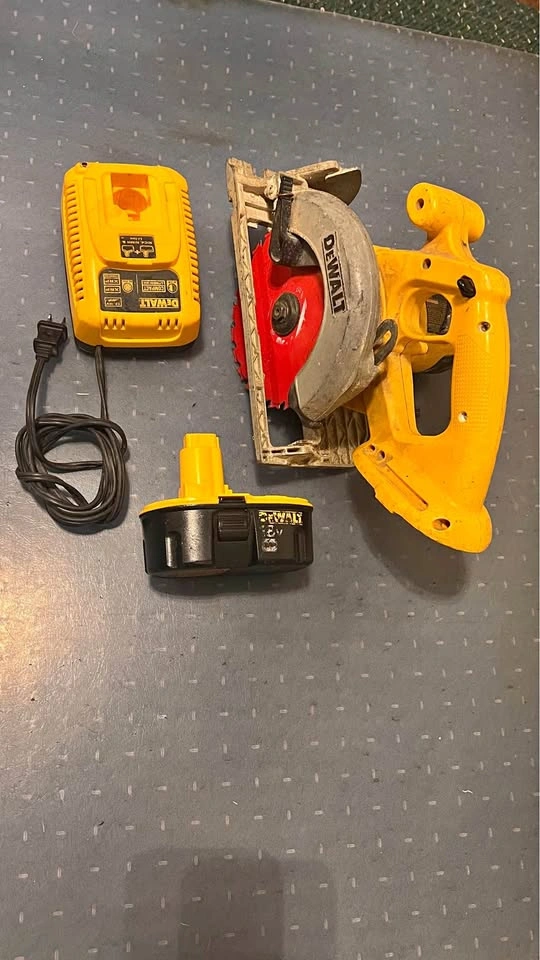 FOR SALE DEWALT CIRCULAR SAW