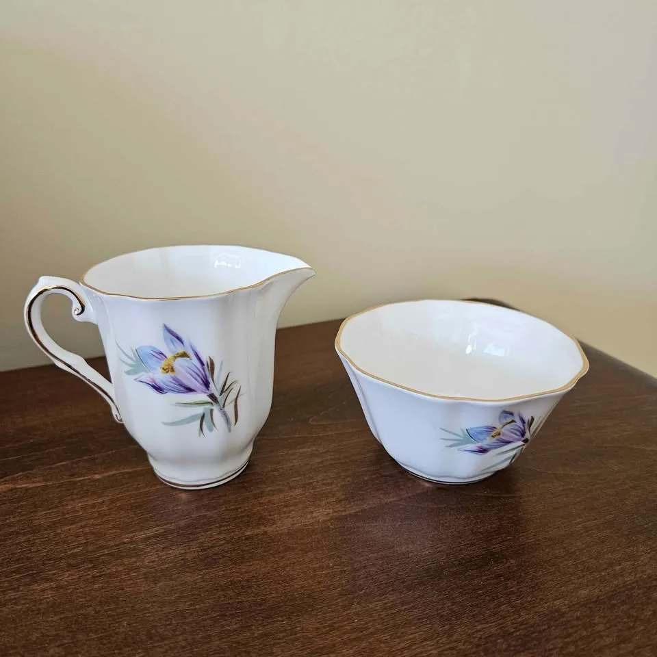 Royal Grafton cake plate, creamer and sugar bowl image indicator(3)