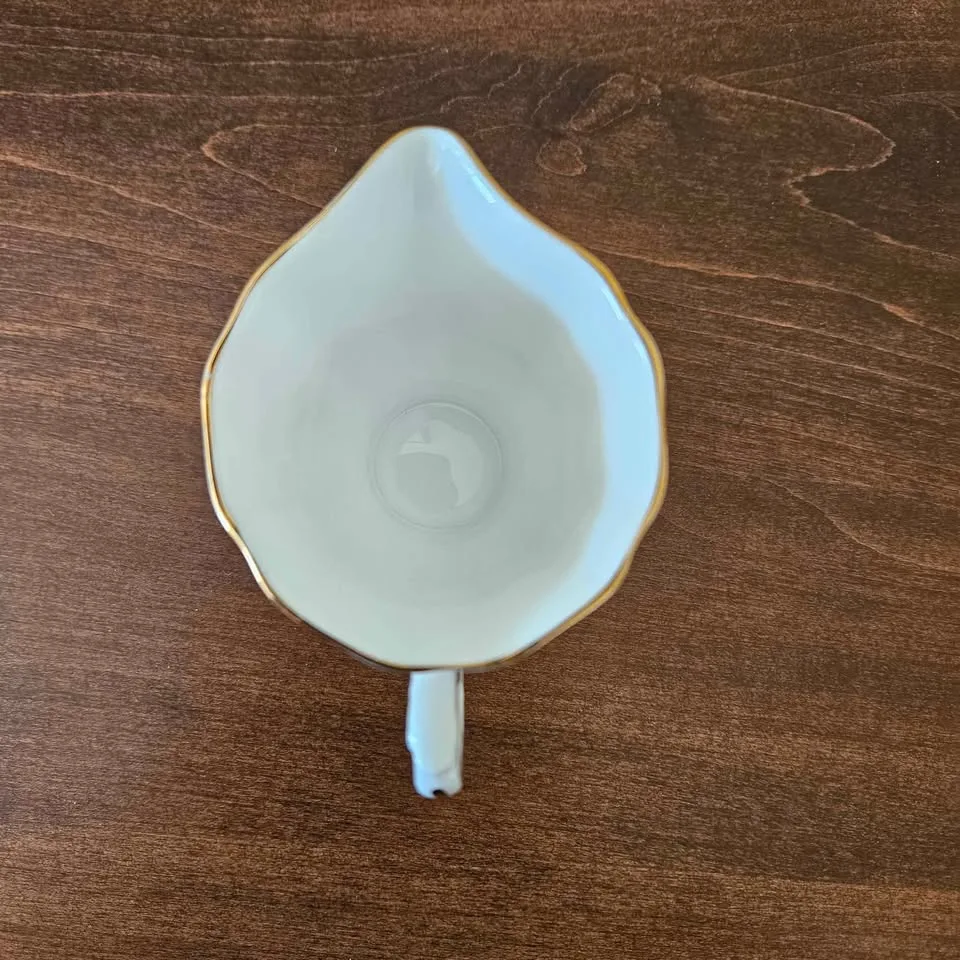 Royal Grafton cake plate, creamer and sugar bowl image indicator(5)