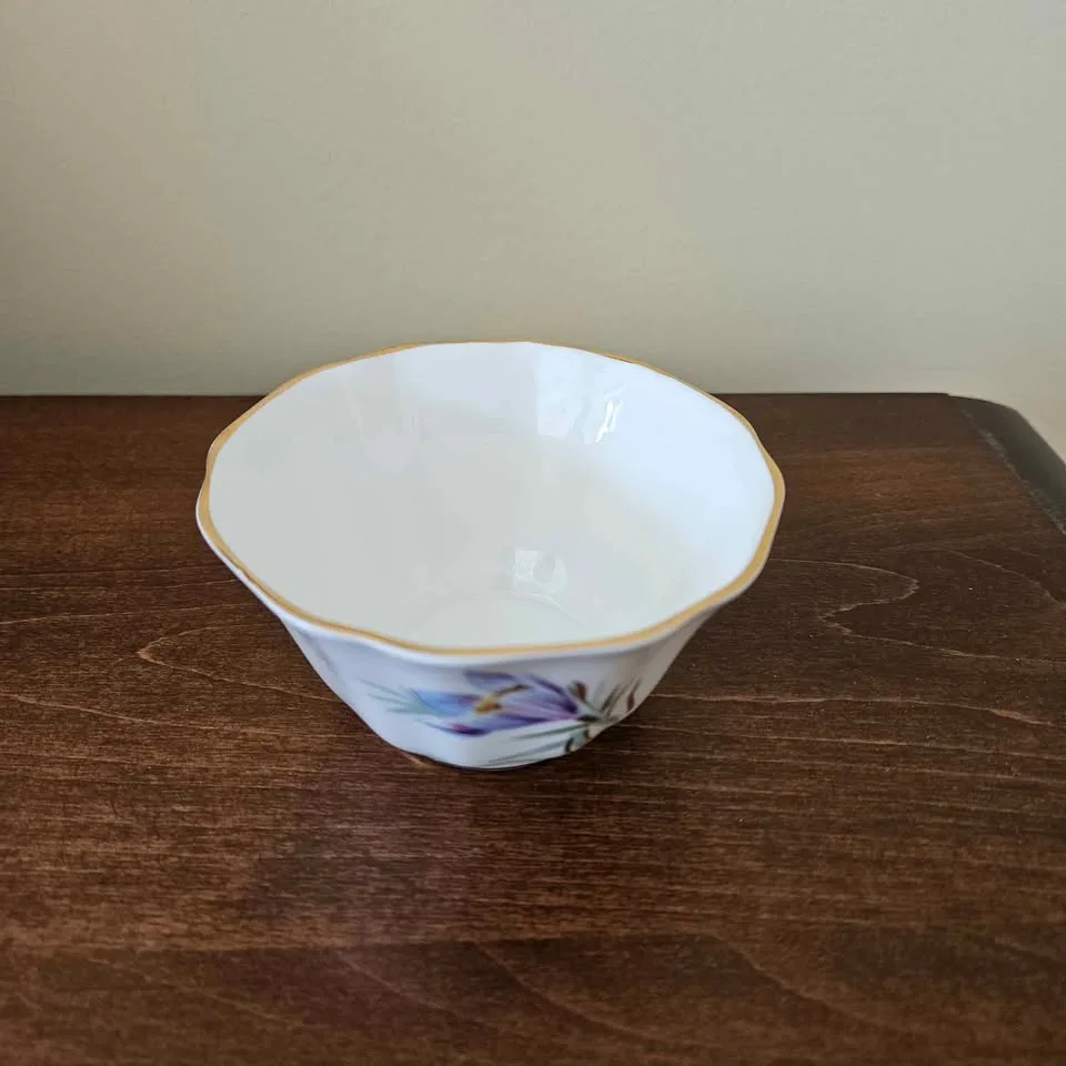 Royal Grafton cake plate, creamer and sugar bowl image indicator(6)