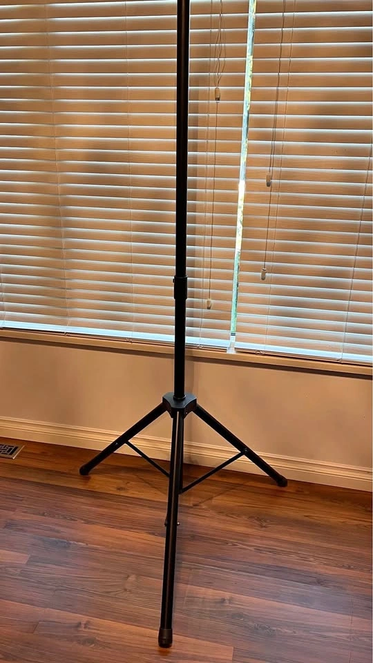 2 NEW SPEAKER STANDS FULL SIZE