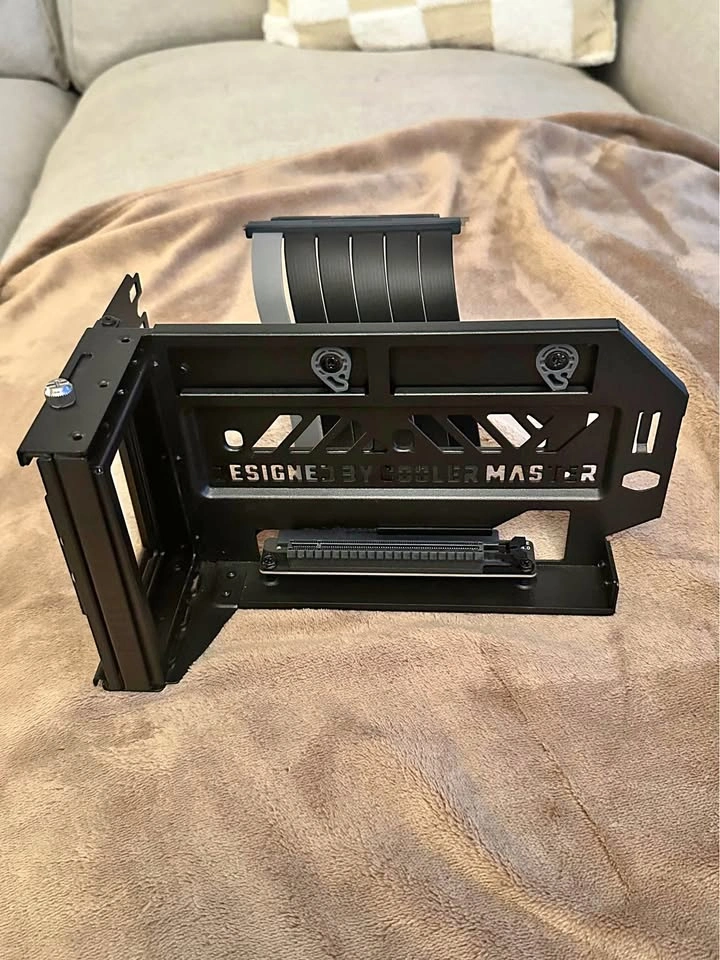 PCIe Gen 4.0 Cooler Master Vertical GPU Universal Mounting Kit