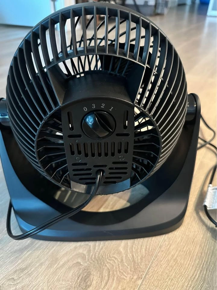 Amazon Basics Air Circulator Fan Like New - photo 2