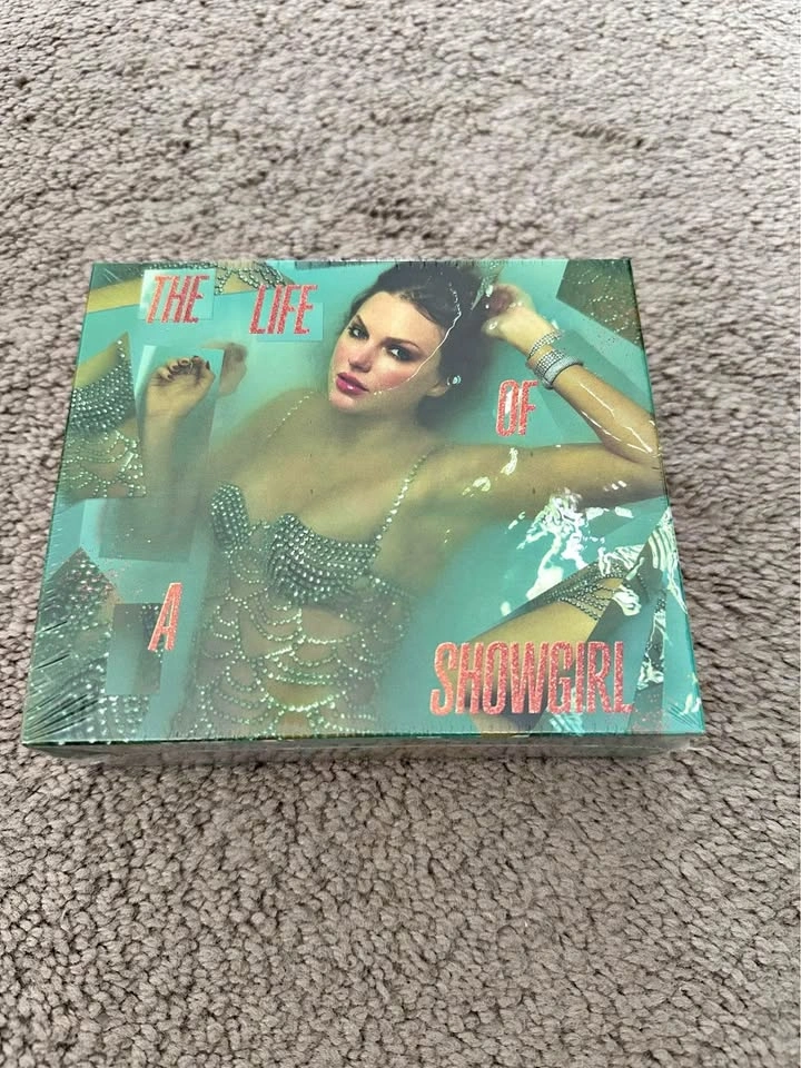 Taylor Swift Life of a Showgirl Deluxe CD Set Mint Condition