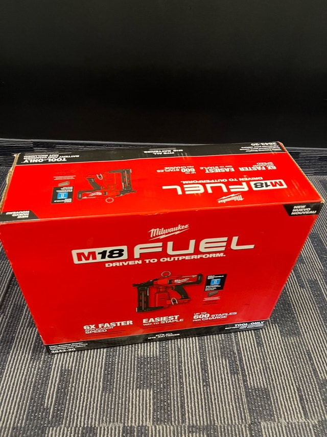 Milwaukee M18 Fuel Utility Fencing Stapler - photo 2