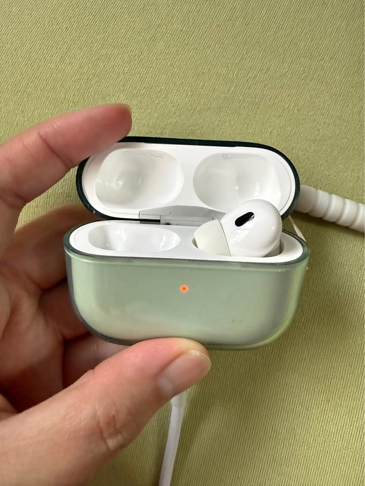 Apple AirPods Pro 2nd Gen USB-C – One Earbud Only + Case