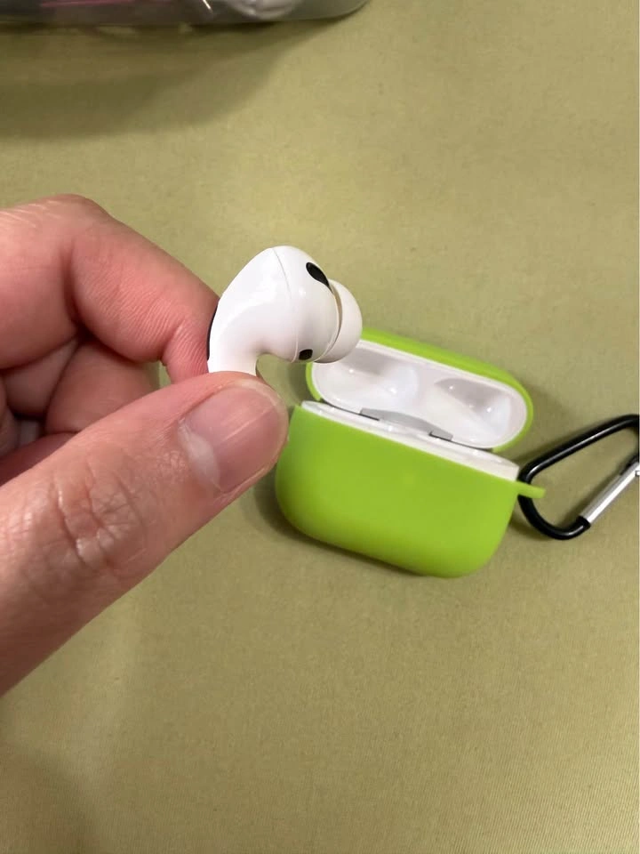 Apple AirPods Pro 1st Gen – Left Earbud + Charging Case - photo 2