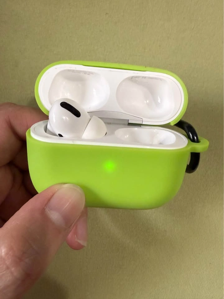 Apple AirPods Pro 1st Gen – Left Earbud + Charging Case - photo 3
