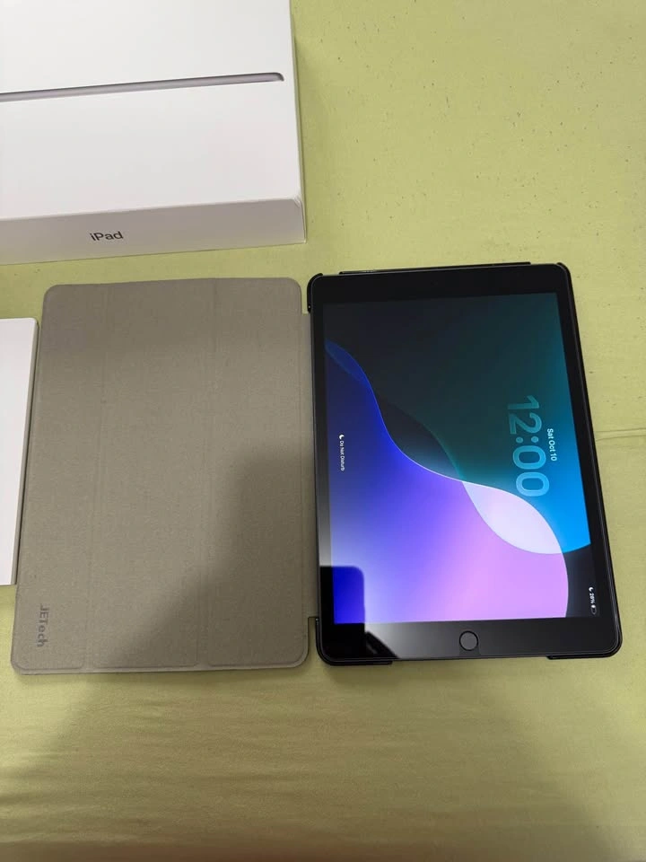 Apple iPad 9th Gen 64GB Wi-Fi – Like New - photo 3