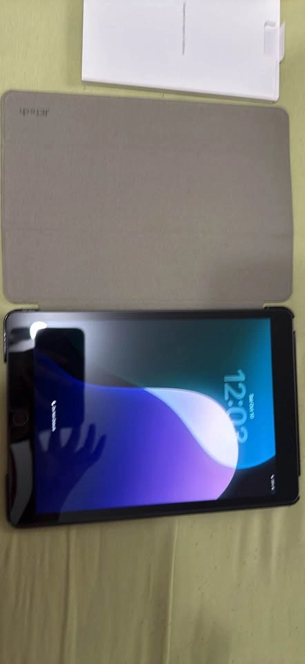 Apple iPad 9th Gen 64GB Wi-Fi – Like New - photo 4