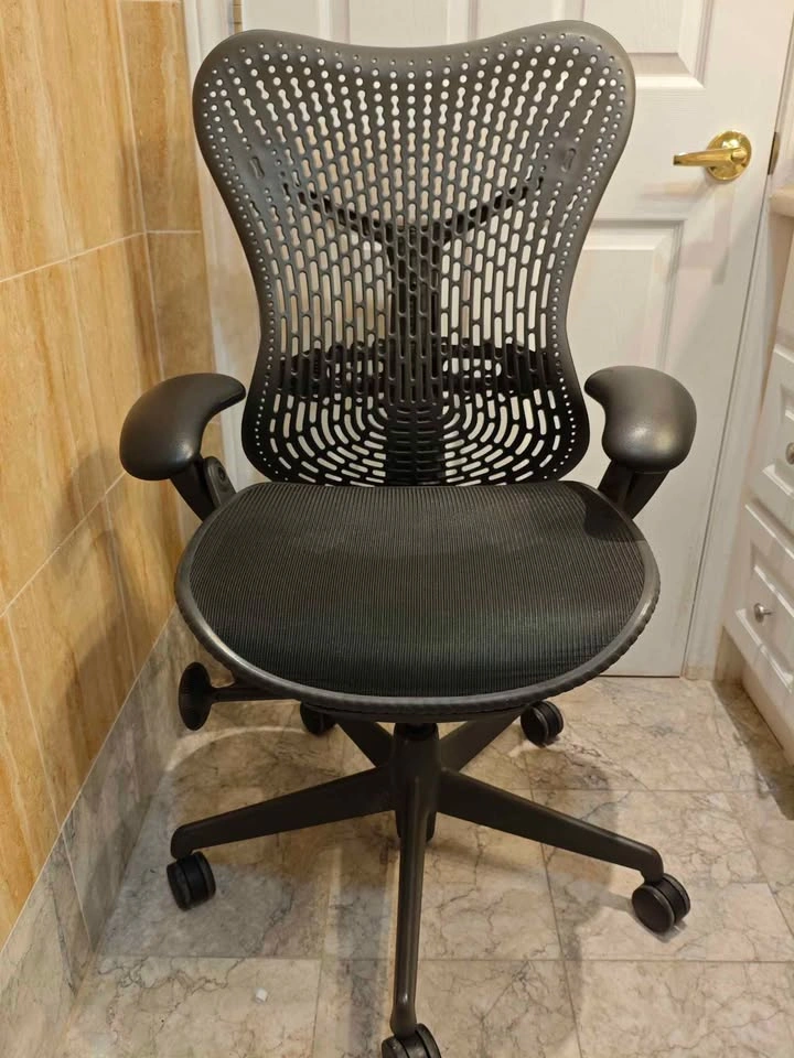 Herman Miller Mirra 1 Chair - photo 2