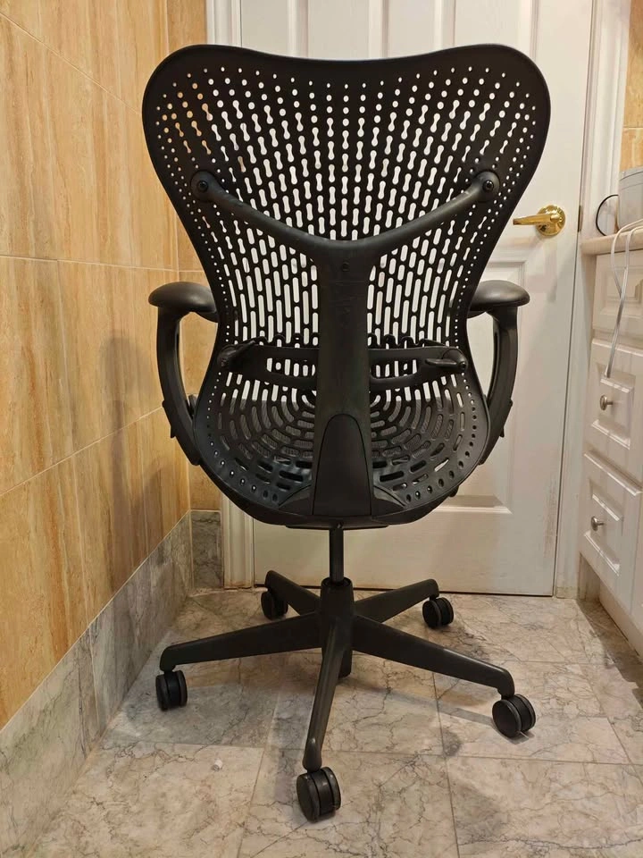 Herman Miller Mirra 1 Chair - photo 4