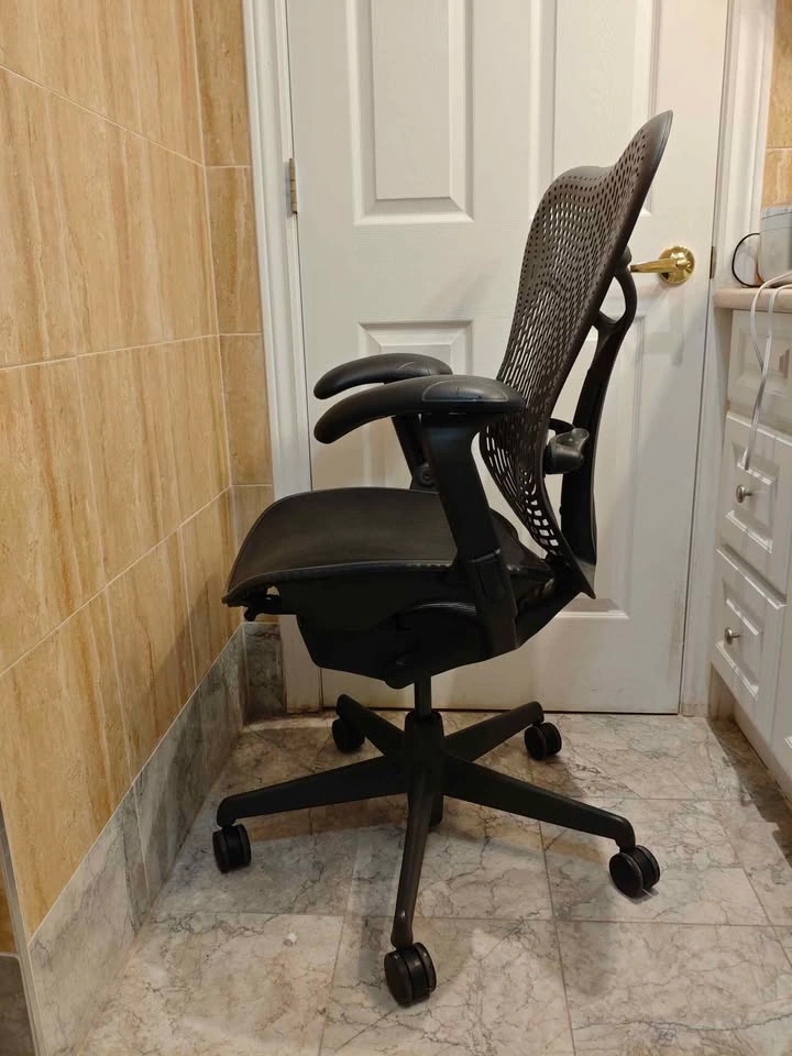 Herman Miller Mirra 1 Chair - photo 5