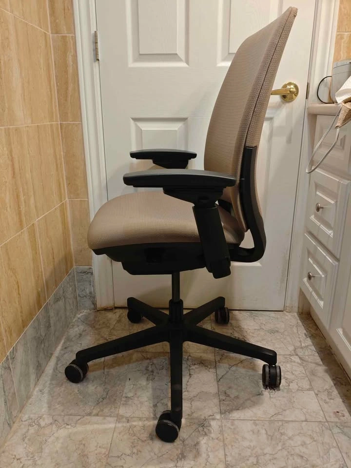 Steelcase Amia Task Chair - photo 4