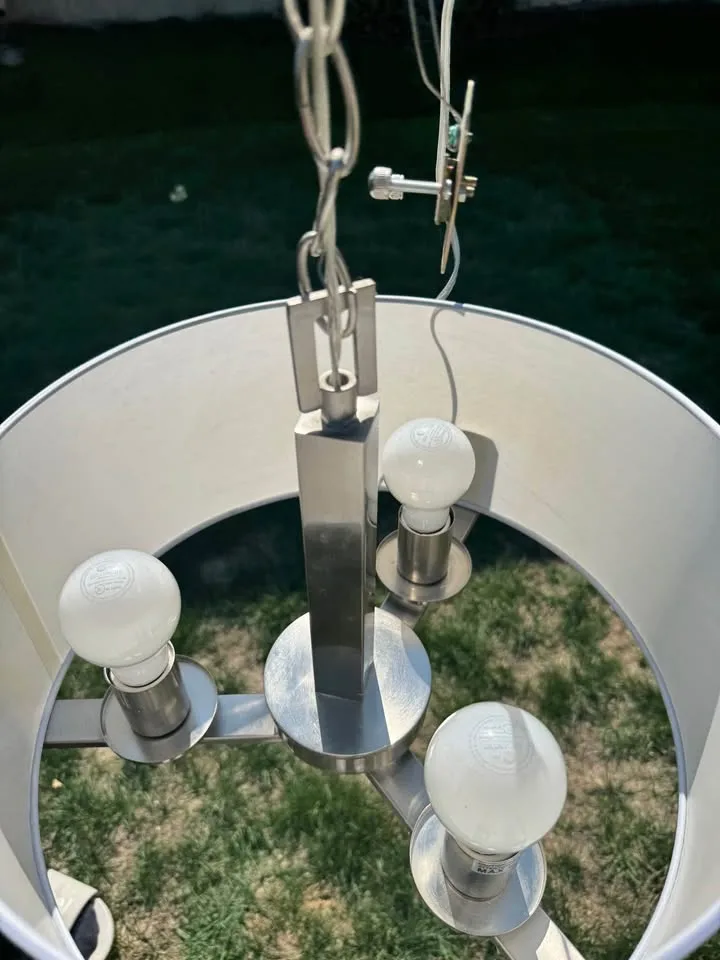 Three bulb chandelier image indicator(2)