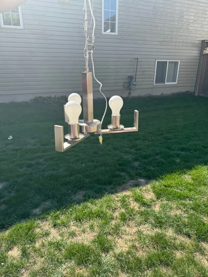 Three bulb chandelier image indicator(3)