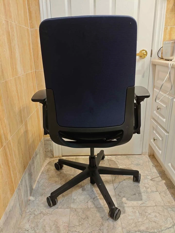 Steelcase Amia Task Chair - photo 4