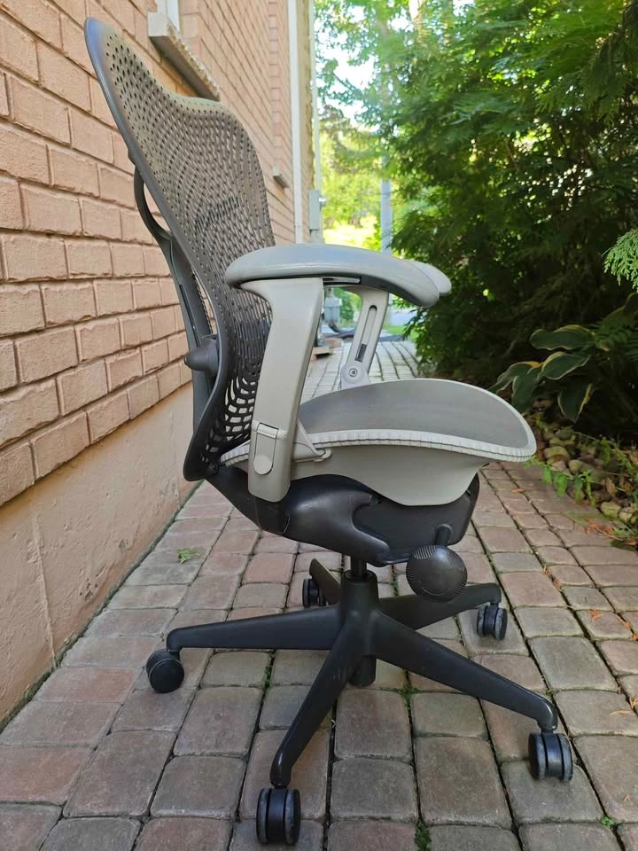 Herman Miller Mirra 1 Chair - photo 2