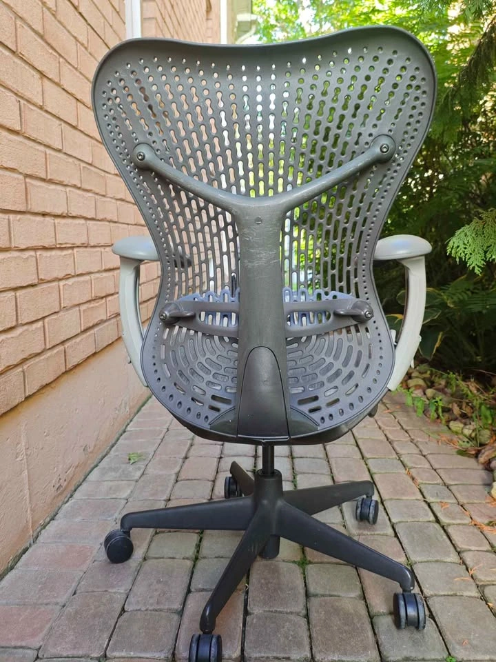 Herman Miller Mirra 1 Chair - photo 3