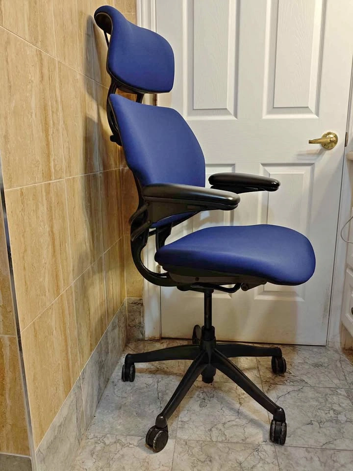 Humanscale Freedom Chair with Headrest