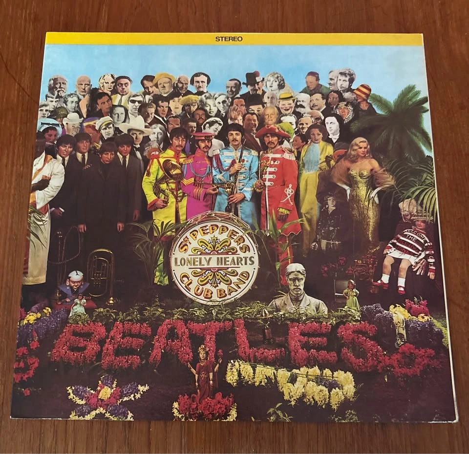 Iconic vinyl record: The Beatles – Sgt. Pepper's Lonely Hearts C - photo 5