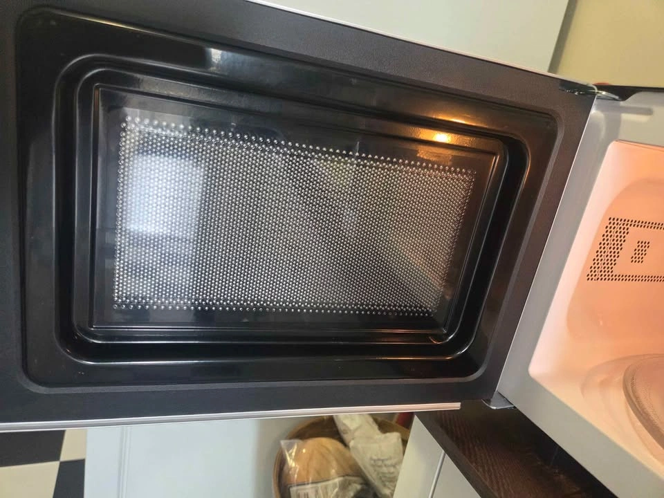 Black and stainless steel microwave - photo 4