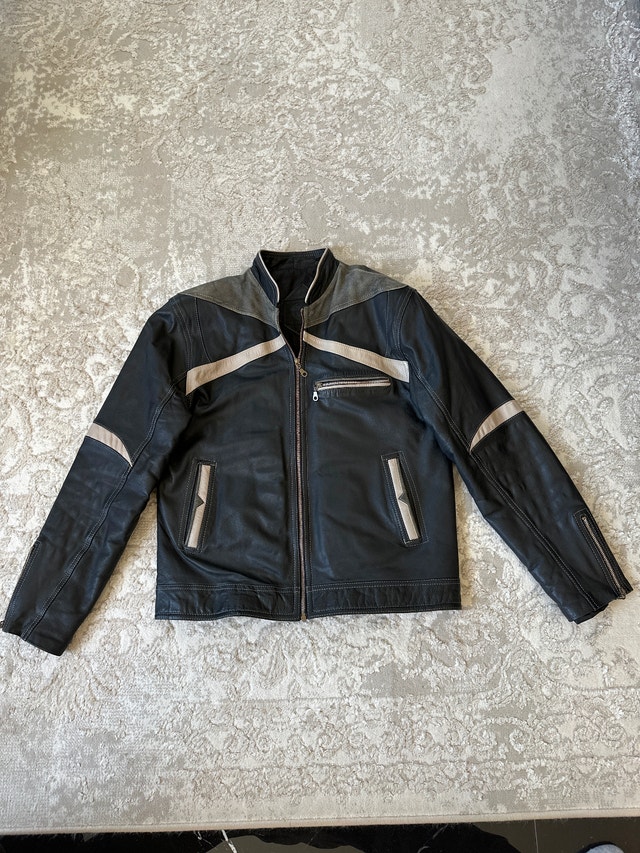 Men’s black leather cafe racer motorcycle jacket. Size L.