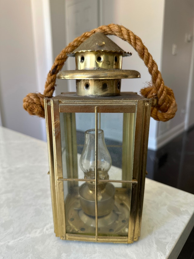 Vintage nautical-style brass cargo oil lantern - photo 2