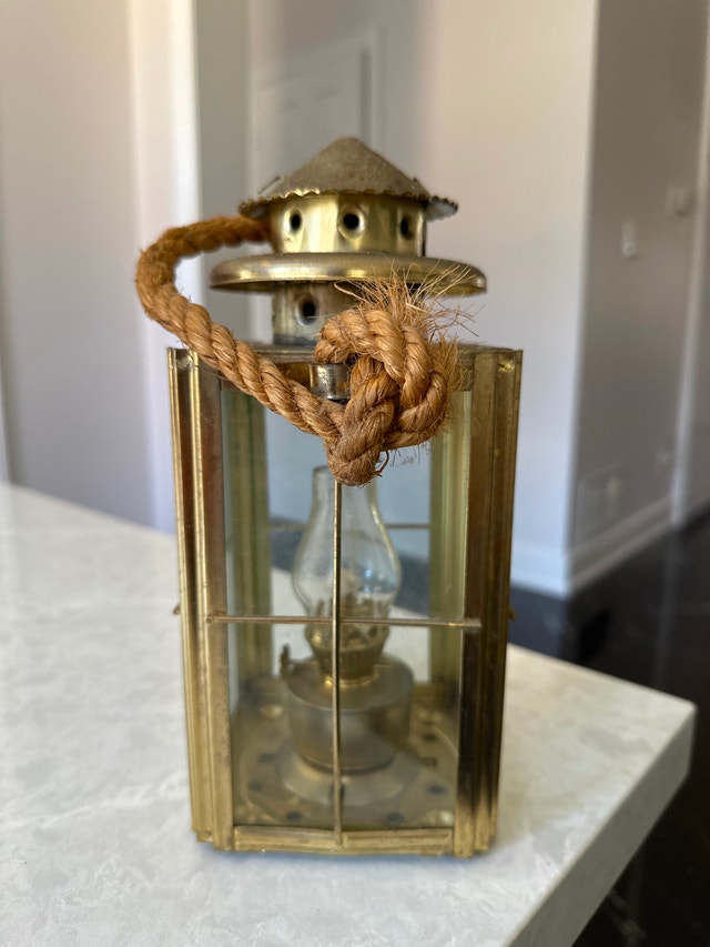 Vintage nautical-style brass cargo oil lantern - photo 3