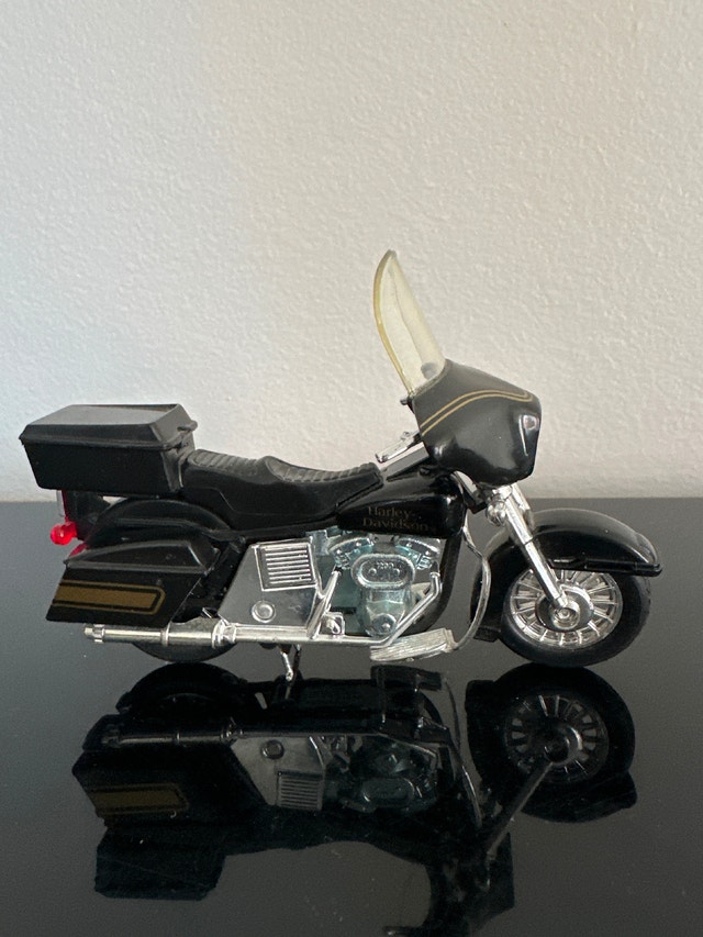 VTG Matchbox 1:18 die-cast Harley-Davidson K-83 toy motorcycle