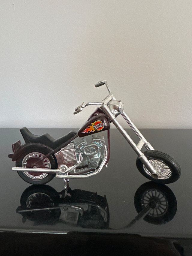 Vintage Matchbox 1:18 die-cast Harley-Davidson 1200 Chopper