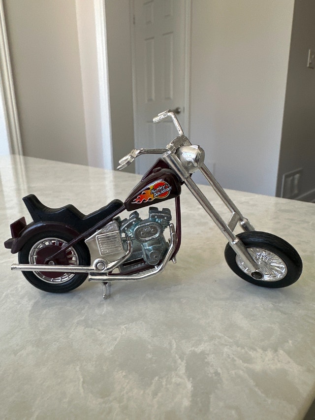 Vintage Matchbox 1:18 die-cast Harley-Davidson 1200 Chopper - photo 2