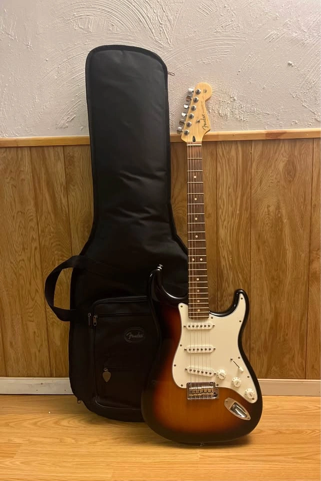 Fender Player Stratocaster with Pau Ferro Fingerboard - 3-Tone S