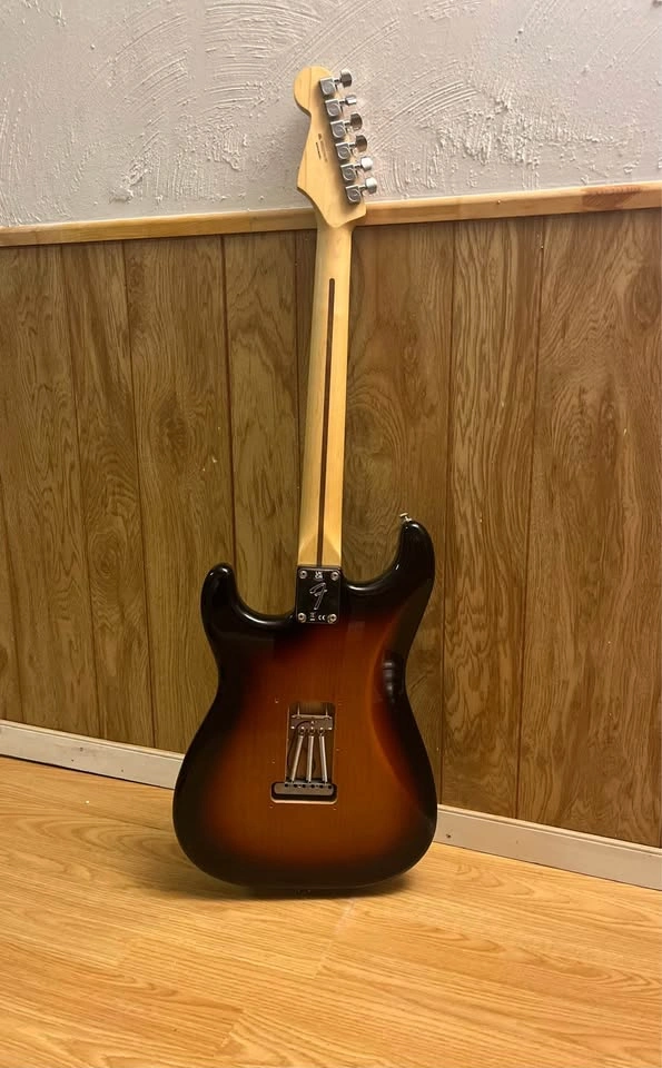 Fender Player Stratocaster with Pau Ferro Fingerboard - 3-Tone S - photo 2