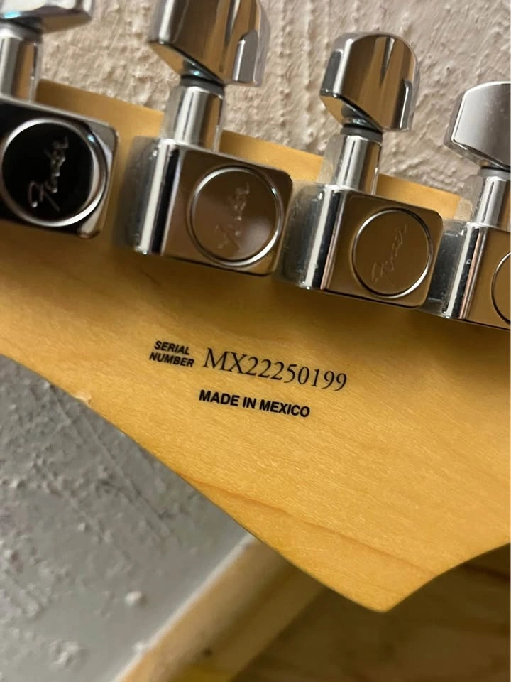 Fender Player Stratocaster with Pau Ferro Fingerboard - 3-Tone S - photo 3