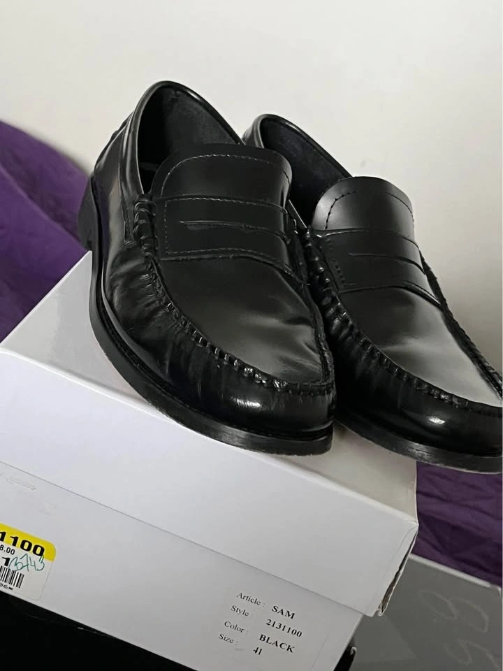 Size 8 Brown’s Sam Penny Loafers