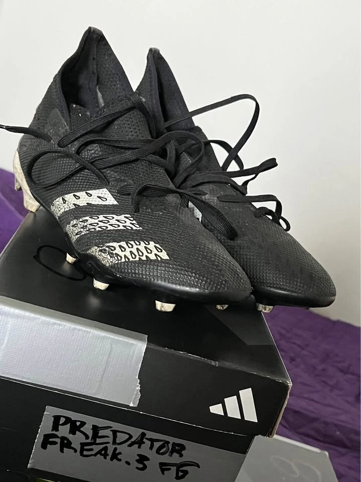 Size 8 Adidas Predator Freak .3 FG