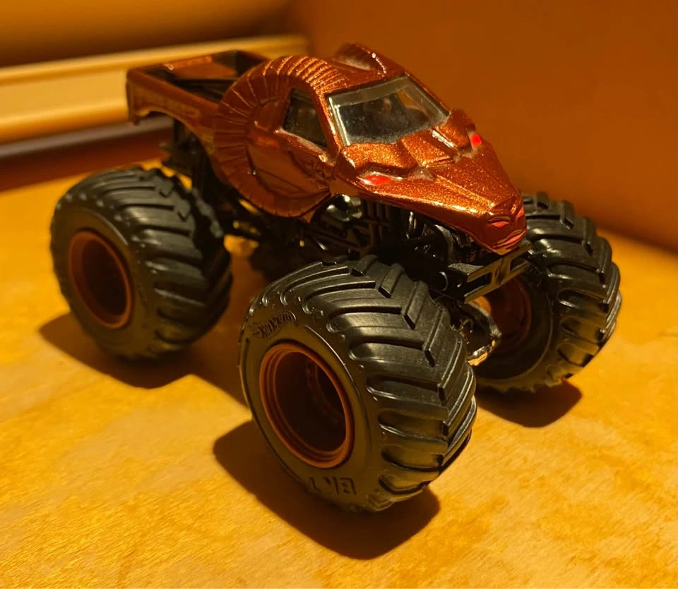 Hot Wheels Monster Jam El Toro Loco | Porch Pickup in South Surr - photo 2