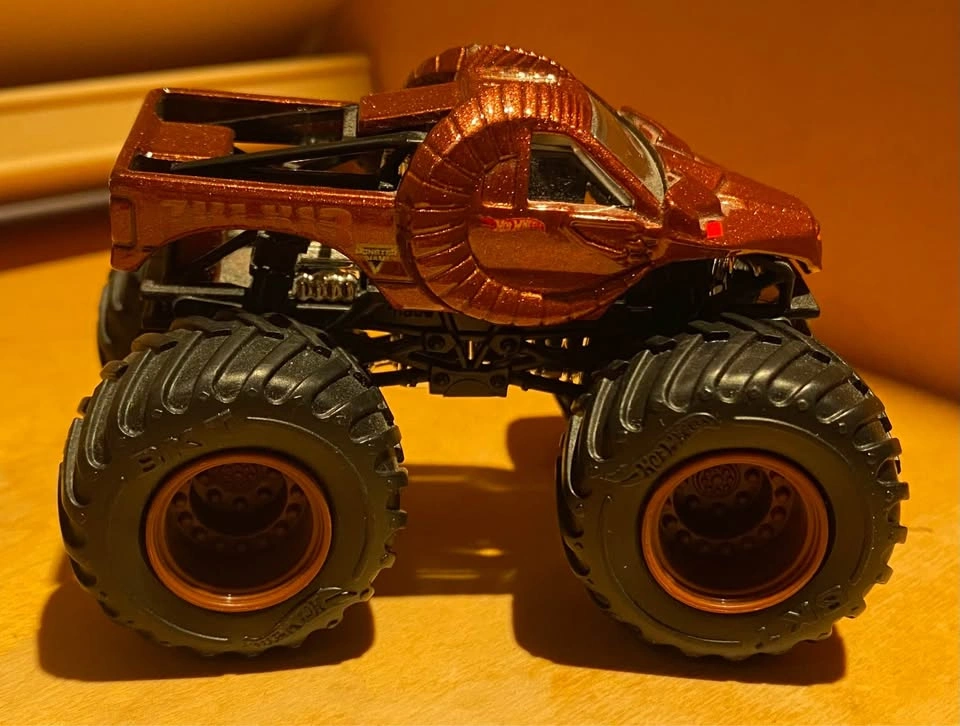Hot Wheels Monster Jam El Toro Loco | Porch Pickup in South Surr - photo 3