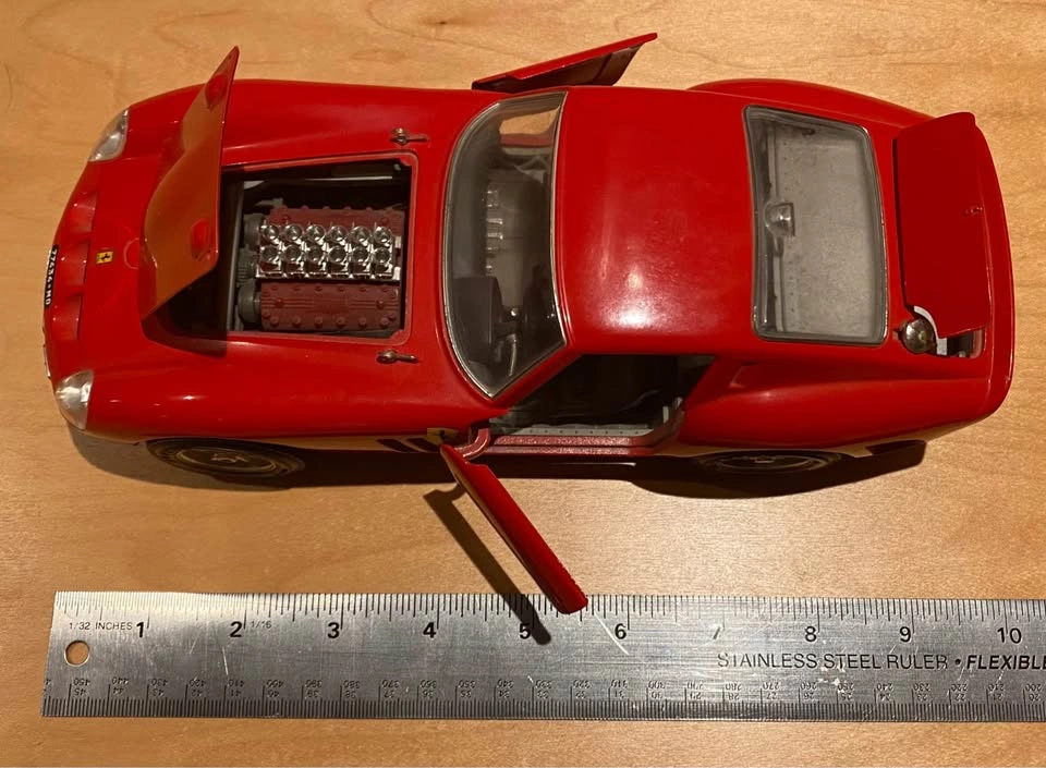 Vintage Burago Ferrari 250 GTO 1:18 Scale Diecast Model Car - photo 2